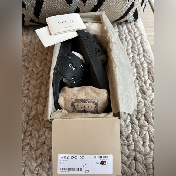 Gucci Rubber GG Slide - Picture 5 of 6